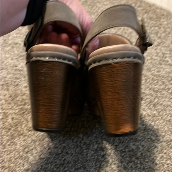 Dansko Gray/taupe Leather Women's Clogs 38 - Picture 9 of 9